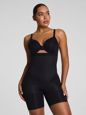 SPANXsculpt® GoFigure
High-Waisted Mid-Thigh Short